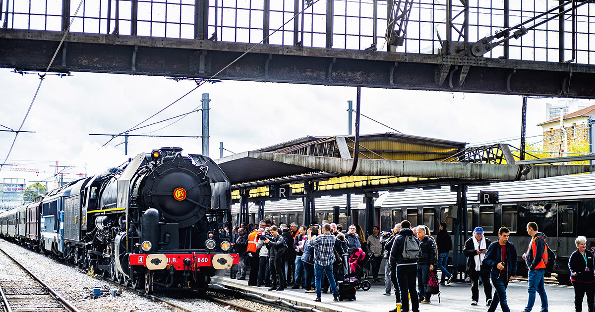 La locomotive à vapeur 141R840 en gare de Paris Austerlitz le 21 octobre 2017