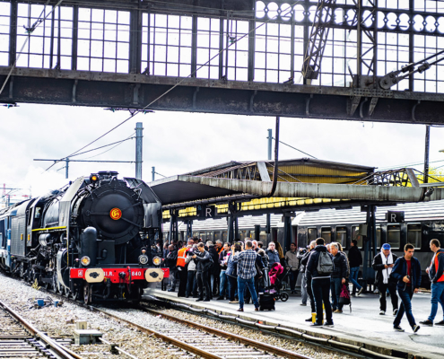 La locomotive à vapeur 141R840 en gare de Paris Austerlitz le 21 octobre 2017