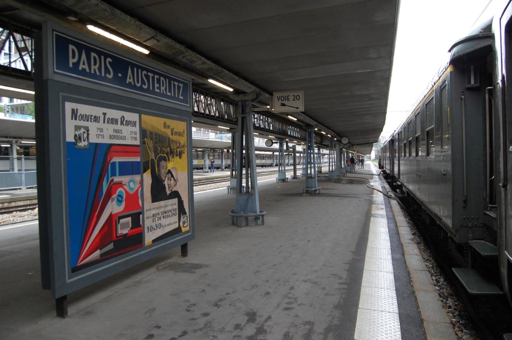 Train historique et locomotive à vapeur 141R840 en tournage à Paris Austerlitz, film Le temps d'aimer