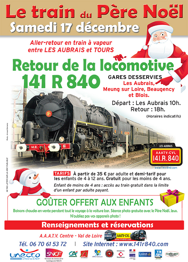 Le petit train de Noël entre en gare 